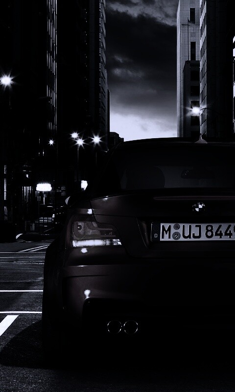 BMW M1 на улицах города обои