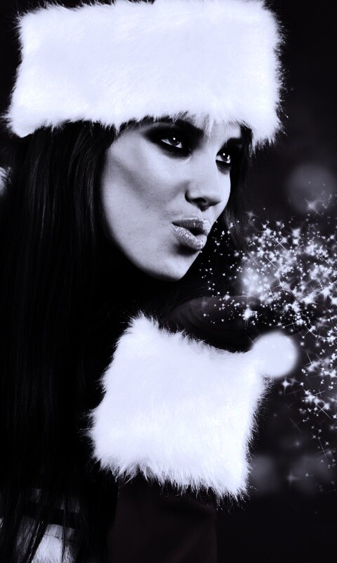 Снегурочка дует на снежинки обои