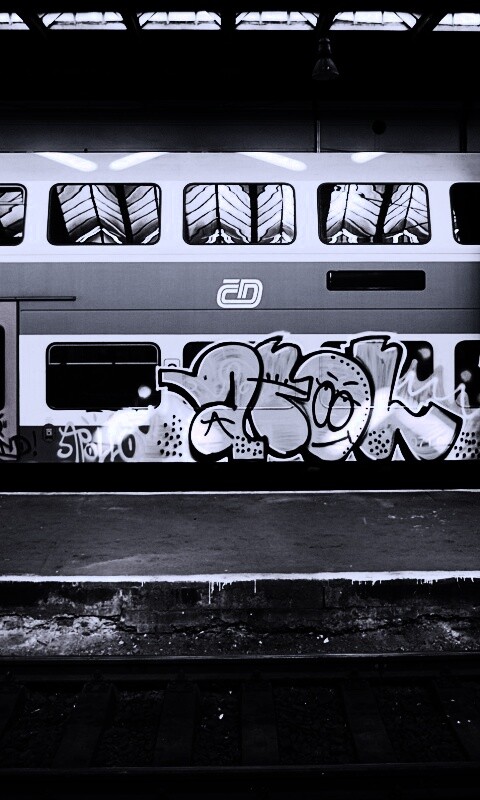 Изрисованный вагон метро обои