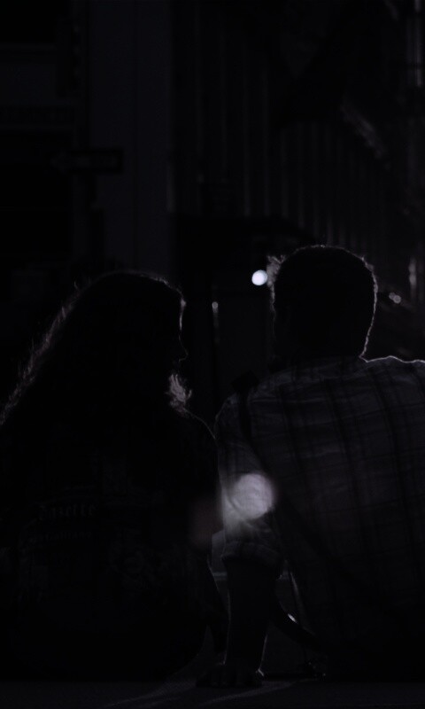 Девушка и парень с велосипедом на закате обои