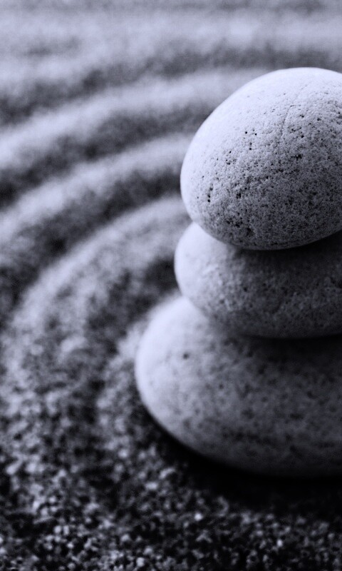 Пирамидка в саду камней обои