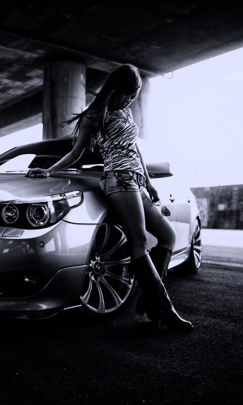 Девушка у BMW обои