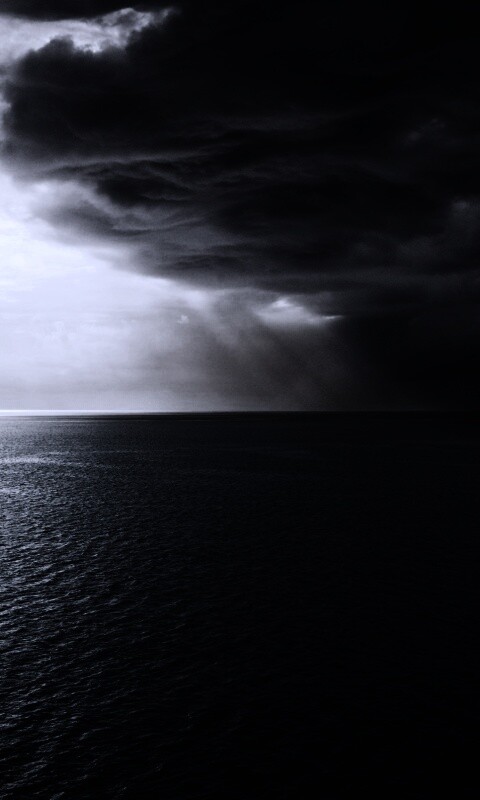 Синее море и грозные тучи обои