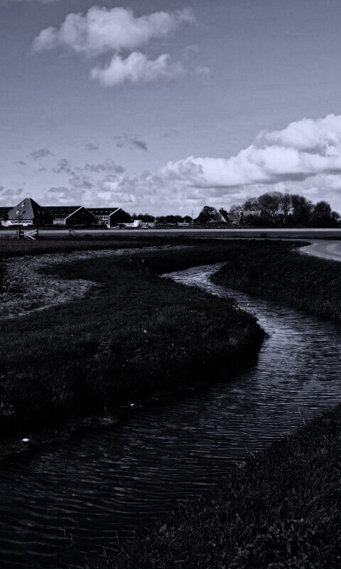 Канал вдоль дороги обои