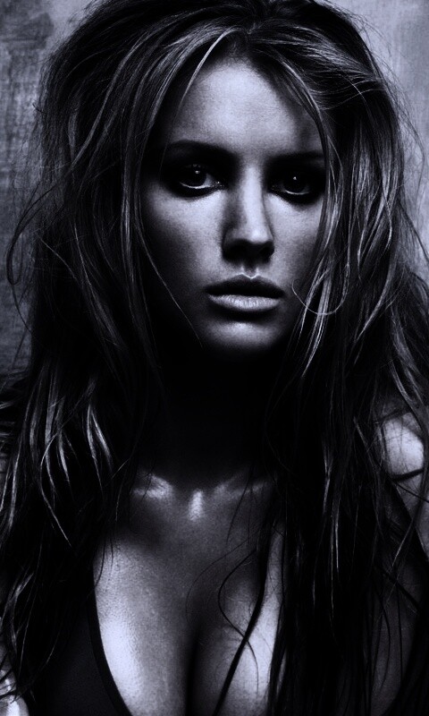 Брюнетка обои