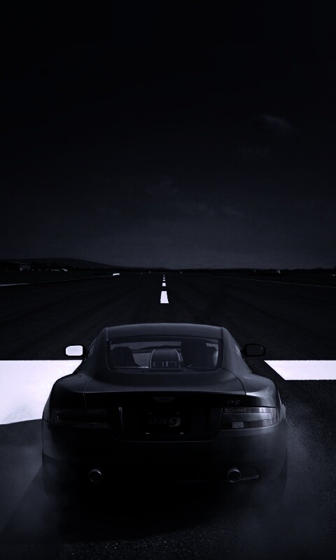 Aston на взлетной полосе обои