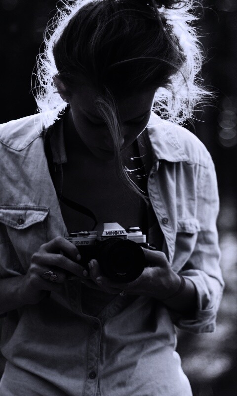 Девушка-фотограф обои