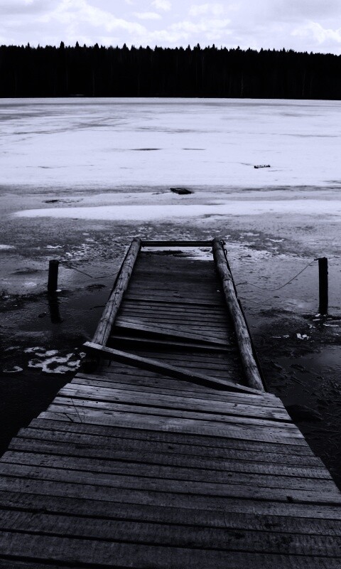 Пирс на замерзшем озере обои