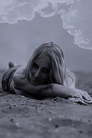 Девушка на пляже обои