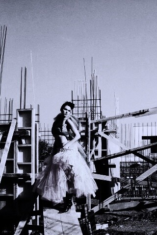 Девушка на стройке обои