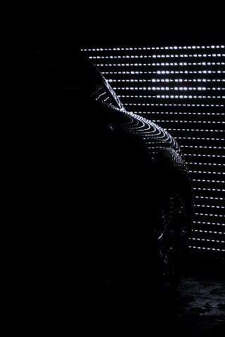 Машина в закрытом гараже обои