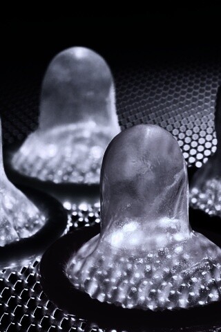 Разноцветные презервативы обои