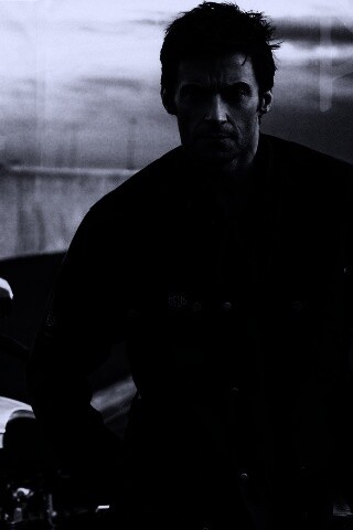 Хью Джекман с мотоциклом обои