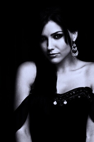 София Буш в черном платье обои