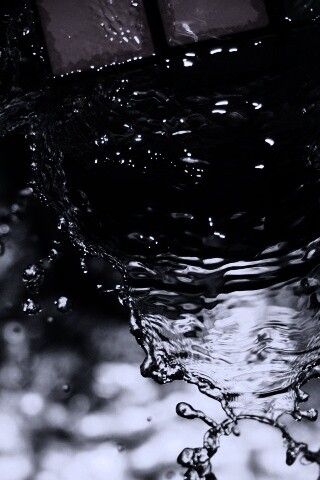 Кубик рубика в воде обои