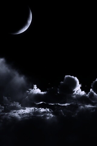 Облака и луна в ночном небе обои