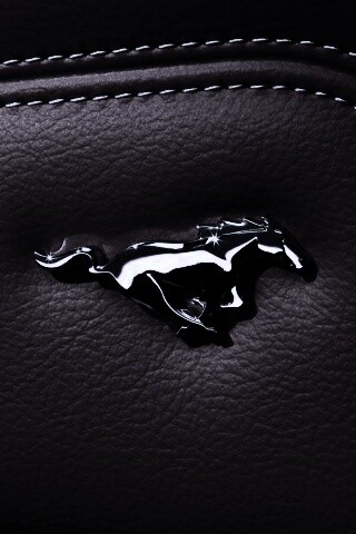 Кожаный салон Форда Мустанг обои