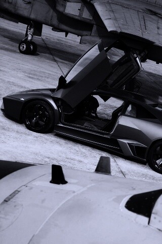 Ламборджини на военной базе обои