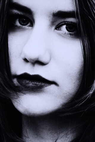 Взгляд голубоглазой девушки обои