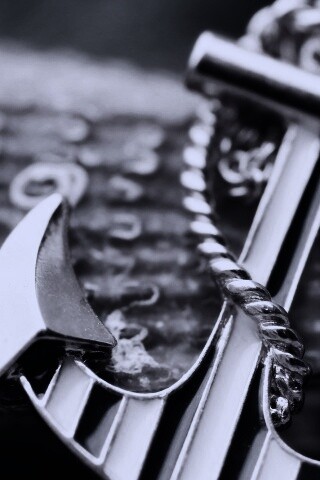 Кулон в виде якоря обои