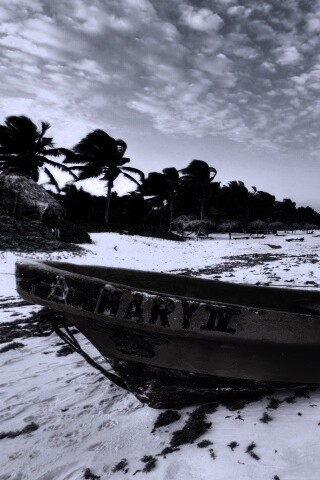 Лодка на берегу моря MARY IV обои