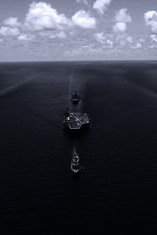 Авианосец с эскортом обои