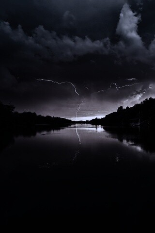 Молнии на фоне заката, стандартные обои mac обои