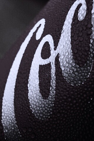 Запотевшая банка Кока-Колы обои