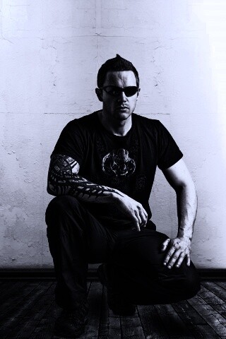 Парень с татуировкой обои