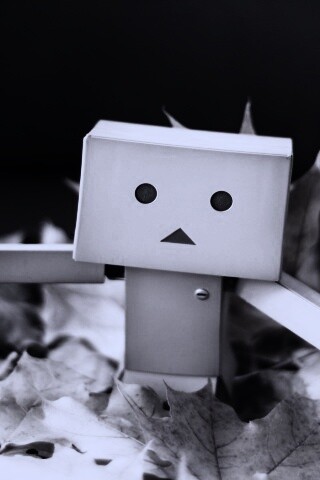  Yotsubato Danbo резвится листьях обои