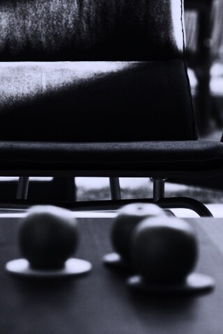 Яблоки на столе обои