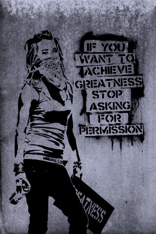 Девушка с баллончиком обои