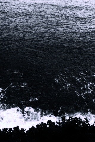 Утёс у красивого моря обои