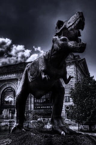 Скульптура динозавра рядом с музеем рептилий обои
