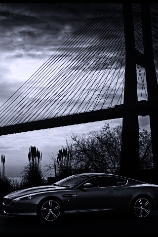 Aston Martin на фоне моста обои