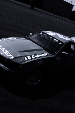 Мустанг дрифтует обои