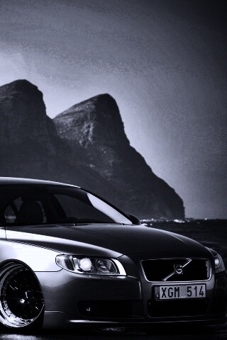 Вольво на берегу обои