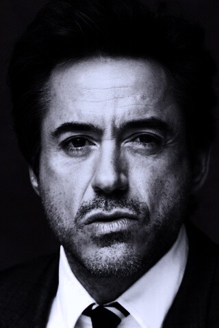 Роберт Дауни младший что-то подозревает обои