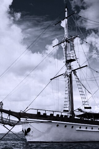 Белый парусник обои