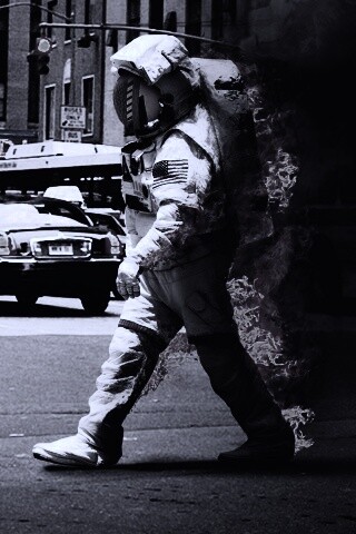 Астронавт в огне обои