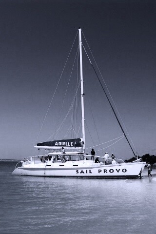 Яхта в голубой лагуне обои