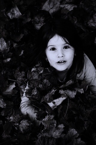 Девочка и осень обои