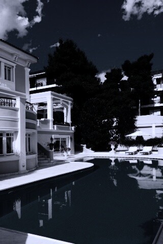 Особняк с бассейном обои