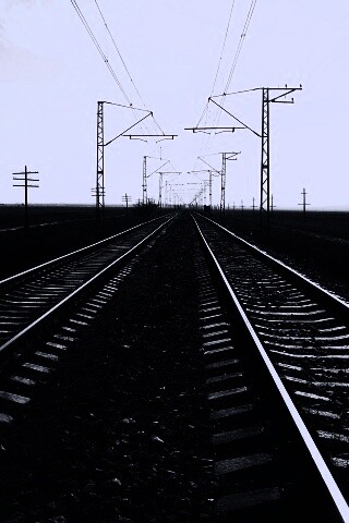 Железная дорога уходит вдаль обои