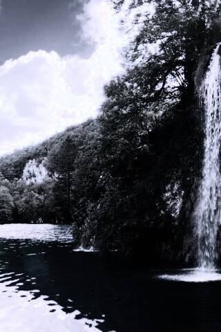 Водопад у реки обои