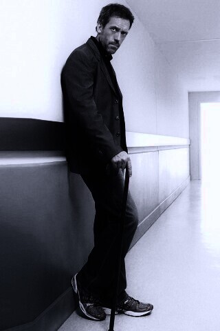 Хаус в больничном коридоре обои