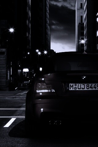 BMW M1 на улицах города обои