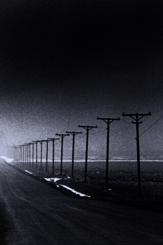 Столбы вдоль дороги обои