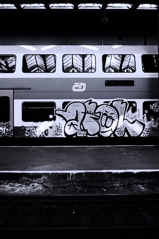 Изрисованный вагон метро обои