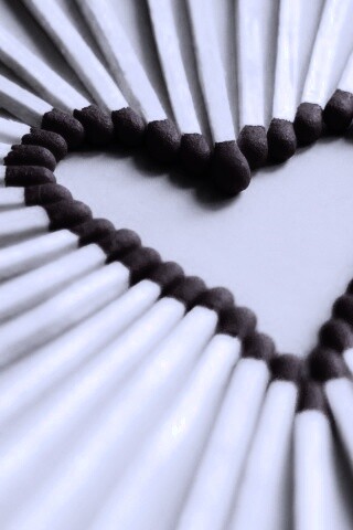 Сердечко из спичек обои